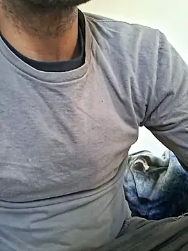 Snapshot of molozeb chatting on 09/29/25, 03:28 molozeb online show from 09/29/25, 03:28