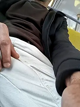 Snapshot of molozeb chatting on 10/05/25, 12:03 molozeb online show from 10/05/25, 12:03