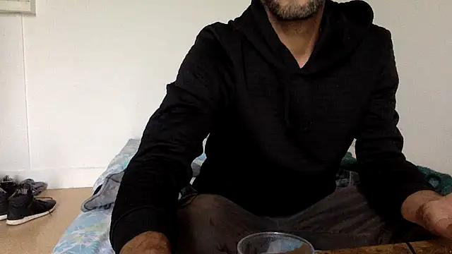 Snapshot of molozeb chatting on 10/08/25, 08:34 molozeb online show from 10/08/25, 08:34