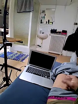 Snapshot of molozeb chatting on 10/11/25, 06:34 molozeb online show from 10/11/25, 06:34