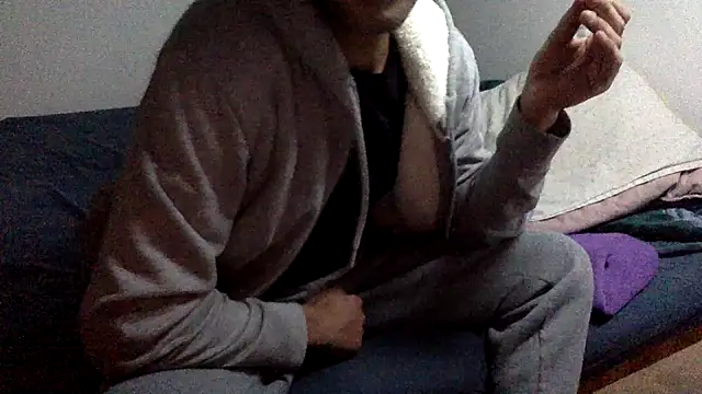 Snapshot of molozeb chatting on 10/11/25, 11:14 molozeb online show from 10/11/25, 11:14