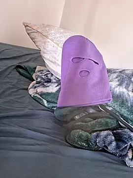 Snapshot of molozeb chatting on 10/13/25, 12:16 molozeb online show from 10/13/25, 12:16