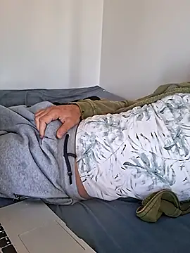 Snapshot of molozeb chatting on 10/15/25, 06:57 molozeb online show from 10/15/25, 06:57