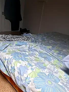 Snapshot of molozeb chatting on 10/25/25, 06:24 molozeb online show from 10/25/25, 06:24