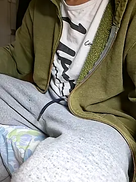 Snapshot of molozeb chatting on 10/27/25, 12:04 molozeb online show from 10/27/25, 12:04