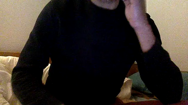 Snapshot of molozeb chatting on 10/31/25, 05:41 molozeb online show from 10/31/25, 05:41