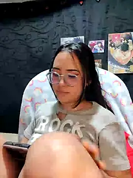 Snapshot of Janna_mnt chatting on 12/14/24, 11:07 Janna mnt online show from 12/14/24, 11:07