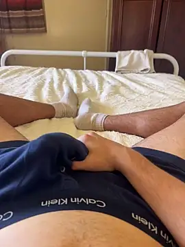 h0rnyguy001 online show from 04/17/26, 06:27