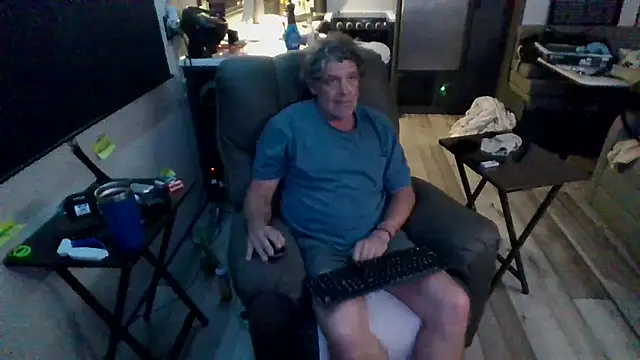 lateniter online show from 04/08/26, 01:49