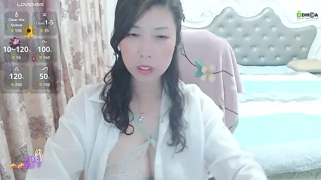 -Shirleyni  online show from 04/03/26, 02:37