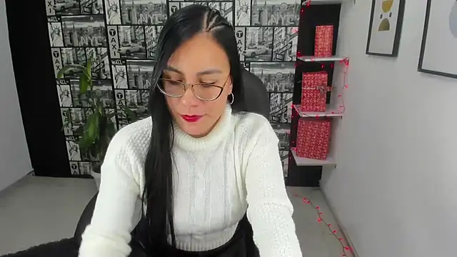 Snapshot of Agata-Moon chatting on 01/04/25, 04:22 Agata-Moon online show from 01/04/25, 04:22