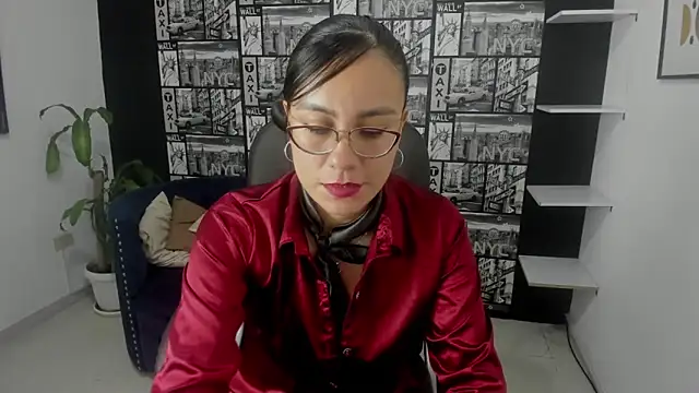 Snapshot of Agata-Moon chatting on 03/05/25, 06:34 Agata-Moon online show from 03/05/25, 06:34