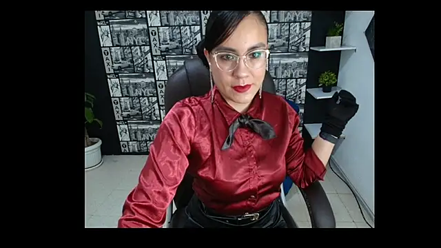 Snapshot of Agata-Moon chatting on 10/19/25, 02:18 Agata-Moon online show from 10/19/25, 02:18