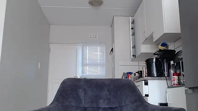 Snapshot of officialkhakes_za chatting on 11/21/25, 06:12 officialkhakes za online show from 11/21/25, 06:12