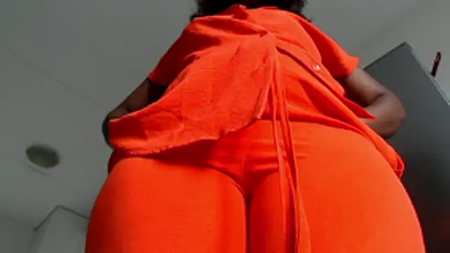 Snapshot of officialkhakes_za chatting on 02/03/26, 06:40 officialkhakes za online show from 02/03/26, 06:40