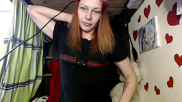 Snapshot of HarleyQuinn_69 chatting on 10/19/25, 11:33 HarleyQuinn 69 online show from 10/19/25, 11:33
