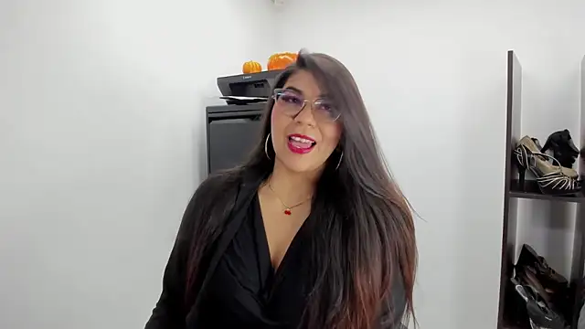 Luna Dumont online show from 11/10/25, 11:20