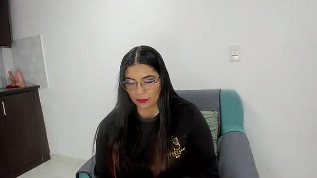 Luna Dumont online show from 11/29/25, 11:13