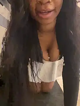 Snapshot of mialongxo chatting on 02/07/26, 02:54 mialongxo online show from 02/07/26, 02:54