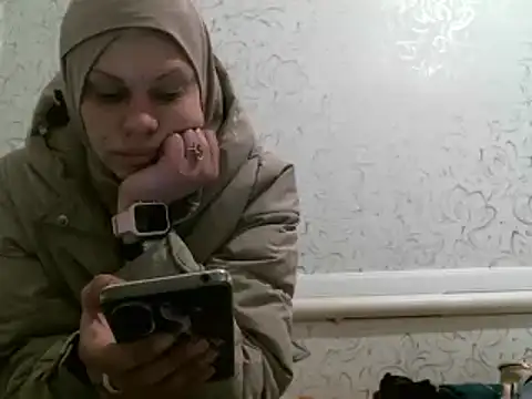 Snapshot of Julie_Silver chatting on 02/26/25, 03:41 Julie Silver online show from 02/26/25, 03:41