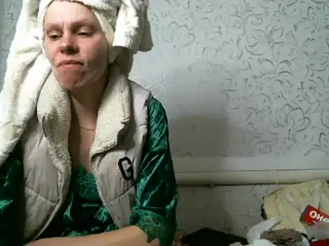 Snapshot of Julie_Silver chatting on 02/27/25, 04:53 Julie Silver online show from 02/27/25, 04:53