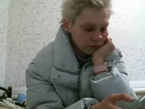Snapshot of Julie_Silver chatting on 03/04/25, 10:57 Julie Silver online show from 03/04/25, 10:57