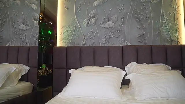 eva fashionista online show from 01/13/25, 03:56