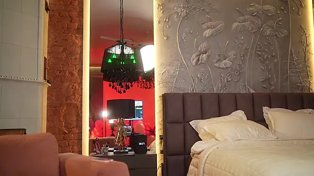 eva fashionista online show from 03/15/25, 03:29