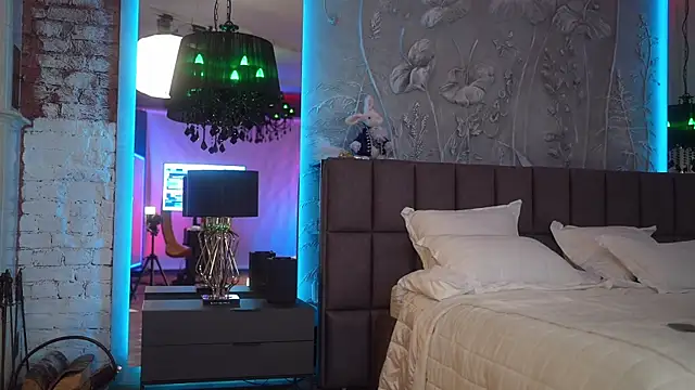 eva fashionista online show from 04/17/26, 07:28