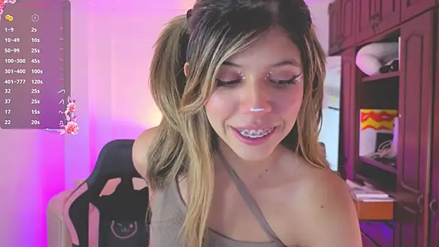 Snapshot of NATAASHA___ chatting on 09/22/25, 04:03 NATAASHA online show from 09/22/25, 04:03