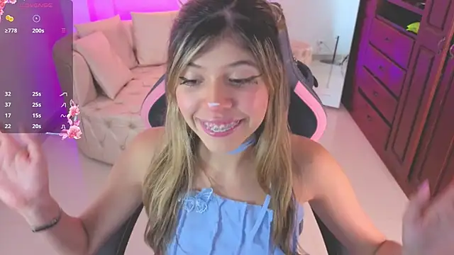 Snapshot of NATAASHA___ chatting on 09/23/25, 02:58 NATAASHA online show from 09/23/25, 02:58