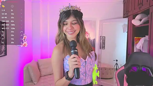 Snapshot of NATAASHA___ chatting on 10/15/25, 03:39 NATAASHA online show from 10/15/25, 03:39