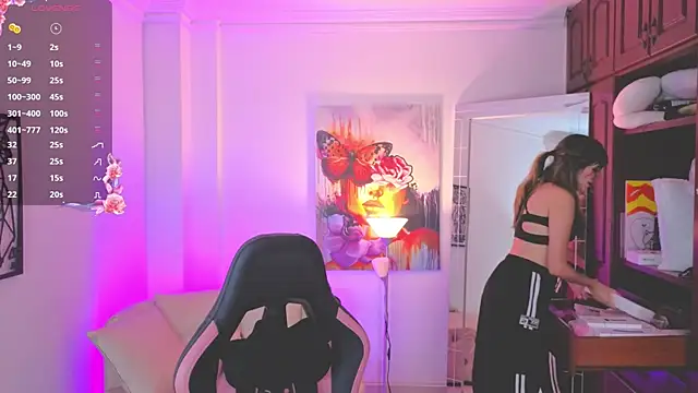 Snapshot of NATAASHA___ chatting on 10/17/25, 06:43 NATAASHA online show from 10/17/25, 06:43