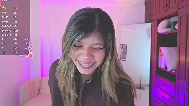 Snapshot of NATAASHA___ chatting on 10/21/25, 03:40 NATAASHA online show from 10/21/25, 03:40