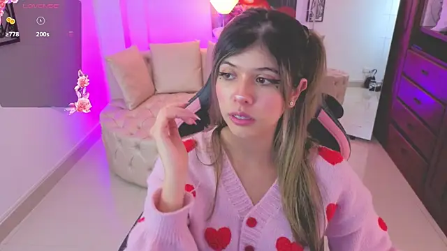 Snapshot of NATAASHA___ chatting on 11/18/25, 03:12 NATAASHA online show from 11/18/25, 03:12