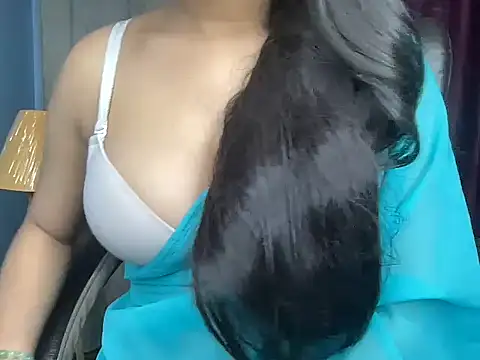 Snapshot of Karnaa_vail chatting on 11/17/25, 05:02 Karnaa vail online show from 11/17/25, 05:02