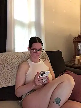SidneyRaee online show from 05/21/26, 03:52