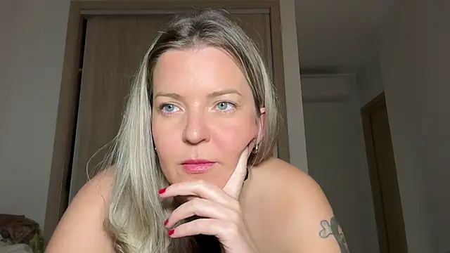 Snapshot of naughtyhollyxxxx chatting on 01/09/25, 04:17 naughtyhollyxxxx online show from 01/09/25, 04:17