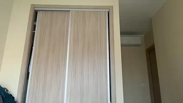 Snapshot of naughtyhollyxxxx chatting on 12/15/25, 09:02 naughtyhollyxxxx online show from 12/15/25, 09:02