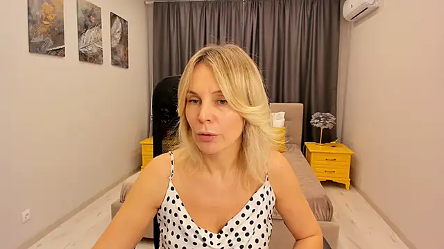 Sinty Devis online show from 02/25/25, 11:41