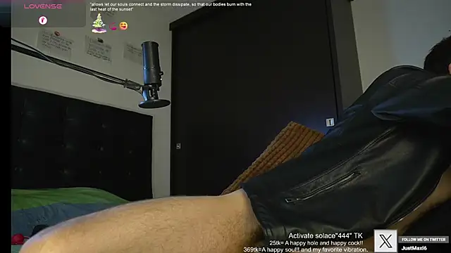 Snapshot of just_maxii chatting on 02/12/25, 09:54 just maxii online show from 02/12/25, 09:54