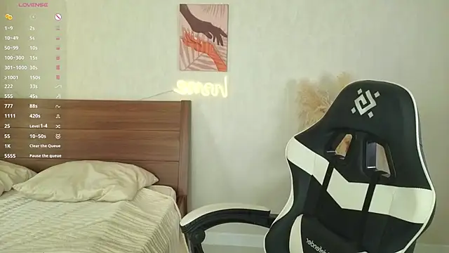 Snapshot of IdaValenti chatting on 09/30/25, 01:10 IdaValenti online show from 09/30/25, 01:10