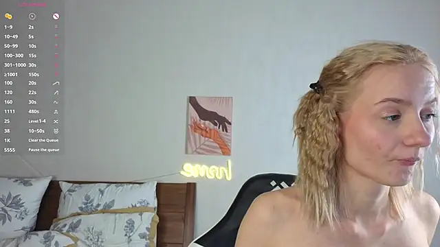 Snapshot of IdaValenti chatting on 10/24/25, 11:12 IdaValenti online show from 10/24/25, 11:12