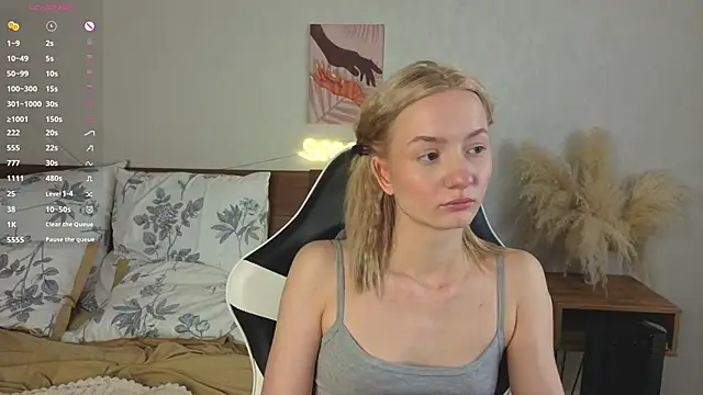 Snapshot of IdaValenti chatting on 10/25/25, 11:10 IdaValenti online show from 10/25/25, 11:10