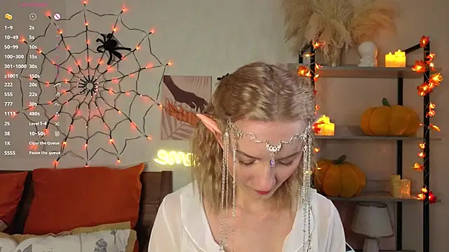 Snapshot of IdaValenti chatting on 10/30/25, 11:05 IdaValenti online show from 10/30/25, 11:05