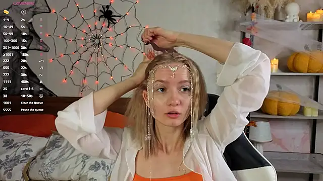 Snapshot of IdaValenti chatting on 10/31/25, 11:06 IdaValenti online show from 10/31/25, 11:06