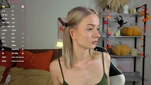 Snapshot of IdaValenti chatting on 11/06/25, 11:04 IdaValenti online show from 11/06/25, 11:04