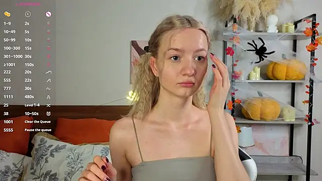 Snapshot of IdaValenti chatting on 11/07/25, 11:05 IdaValenti online show from 11/07/25, 11:05