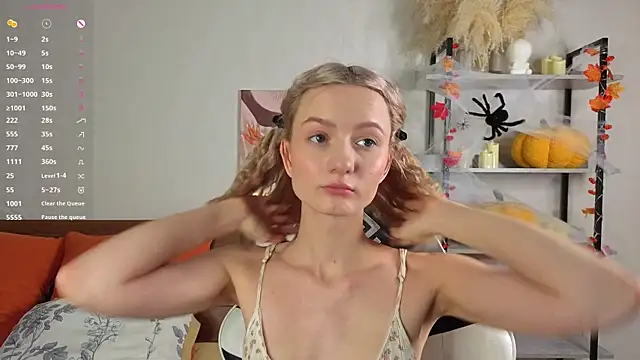 Snapshot of IdaValenti chatting on 11/17/25, 11:10 IdaValenti online show from 11/17/25, 11:10