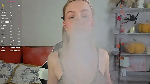 Snapshot of IdaValenti chatting on 11/20/25, 11:04 IdaValenti online show from 11/20/25, 11:04